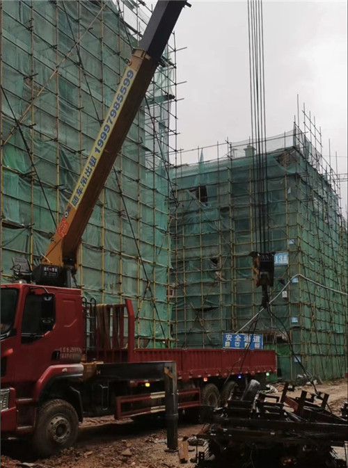 福海县“慢工细活”—— 吊车的 “微动控制” 技术